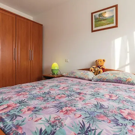 Two-bedroom In דירה *