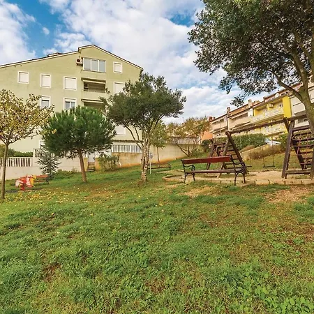 Two-bedroom In דירה