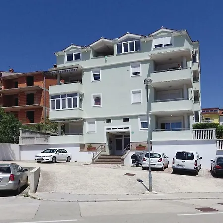 Two-bedroom In דירה פולה