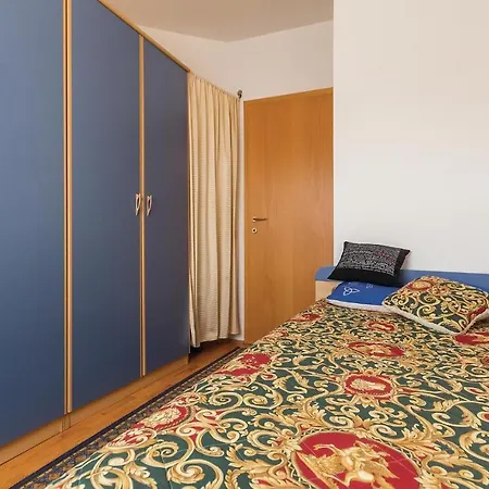 Two-bedroom In דירה