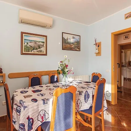 Two-bedroom In דירה *